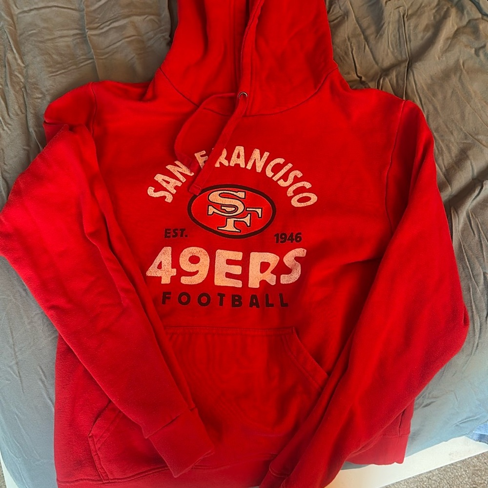 SF 49ers sweatshirt